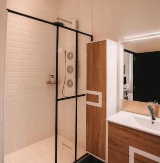 Besancon Apartment | Ultimate Comfort ! Jacuzzi & Sauna.
