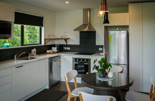 Prebbleton Cottage | Ultimate Country Spa Getaway (Ohana)