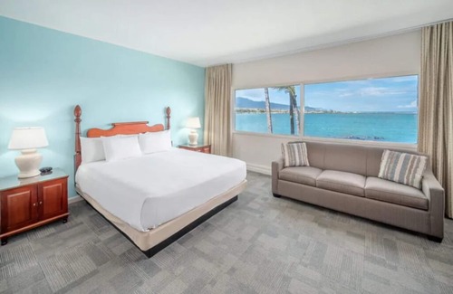Kahului Hotel | Ultimate Couple's Escape! Modern Ocean Front Room | Dining Option + Pool
