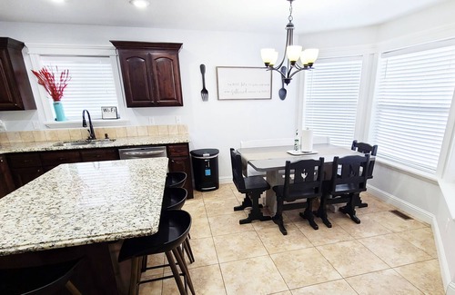 Idaho Falls House | Ultimate Family and Friend Home 5 br 3 ba - 14+ Guests - HUGE TV!