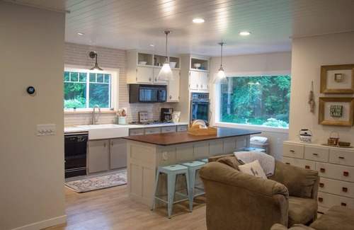Holcombe House | Ultimate Family Lake Retreat w/Swim Slide, Sandy bottom, and Bar/TV Lounge