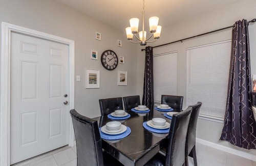 Southeast Houston Villa | Ultimate Getaway-Pool-Games-Hookah-Downtown Htx