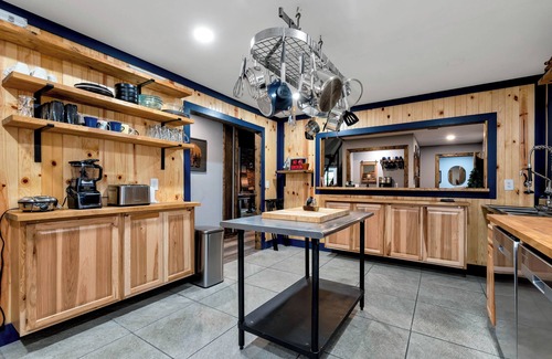 Talking Rock Cabin | Ultimate Getaway w/Pool, Game Room & Custom Bar!