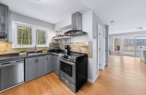 Hastings Highlands Cottage | Ultimate Lakeview Cottage Retreat: Hot Tub, Paddle & Play