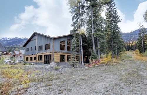 Golden House | Ultimate luxury home for skiing Kicking Horse and nearby ski areas, Banff & Yoho