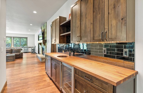 Whitefish House | Ultimate Luxury Ski-in/Ski-out Home 5BD, 5.5BA 2 Hot Tubs, Steam Room, Game Room