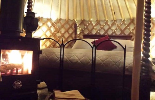 Lampeter Cabin | Ultimate Luxury Yurt Experience With Hot Tub - Meadow Yurt