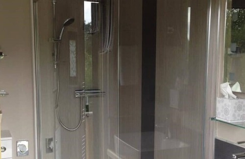 Cribyn Cabin | Ultimate Luxury Yurt Experience With Hot Tub - Lake Yurt