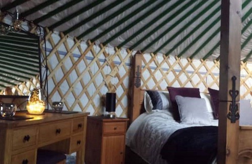 Cribyn Cabin | Ultimate Luxury Yurt Experience With Hot Tub - Lake Yurt