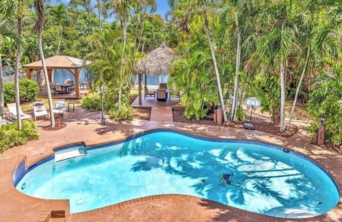 Fort Lauderdale Resort | ULTIMATE MAGICAL RESORT.12 BEEDROOMS 7 BATHROOMS. WATER FRONT FAMILY RESORT.