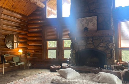 Lyons Cabin | Ultimate Mountain Retreat: Total Privacy, Wild Nature & Mile-High Spa Experience