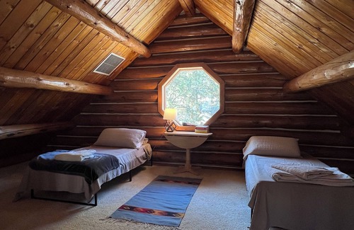 Lyons Cabin | Ultimate Mountain Retreat: Total Privacy, Wild Nature & Mile-High Spa Experience