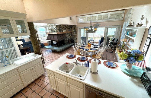 Watsonville House | Ultimate oceanfront cottage ~ pickleball and toys! * groceries delivery