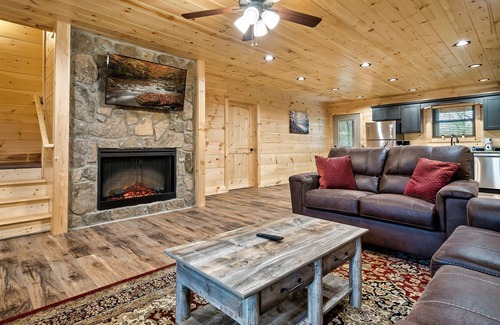 Sevierville Cabin | Ultimate Privacy! Hot Tub and Fun Game Room