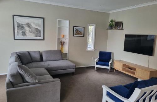 Lynmore House | Ultimate Redwoods Comfort Spa pool and bike storage