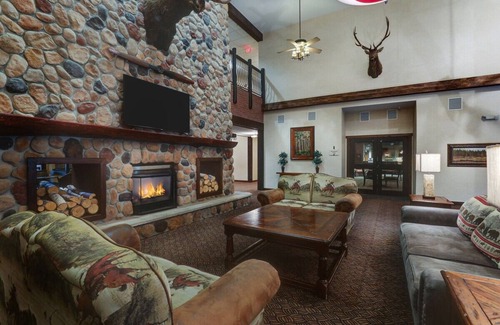 Sioux City Hotel | Ultimate Relaxation: Heated Pool & Whirlpool Suites in Historic Area