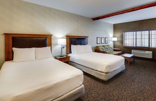Sioux City Hotel | Ultimate Relaxation: Heated Pool & Whirlpool Suites in Historic Area