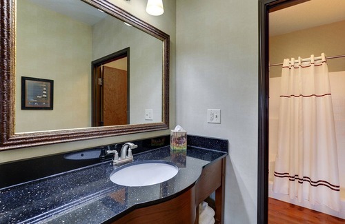 Sioux City Hotel | Ultimate Relaxation: Heated Pool & Whirlpool Suites in Historic Area