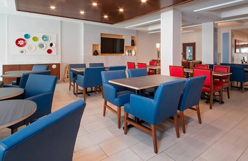 Tupelo House | Ultimate Retreat for Your Next Leisure Trip! -S