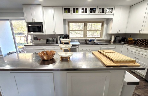 Red Bank House | Ultimate Serene Mountain Retreat on 1+ Acre Private Land, Minutes to Downtown