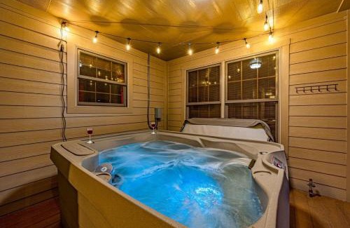 Sevierville Apartment | Ultimate Smoky Escape W Fun Games Hot tub & more