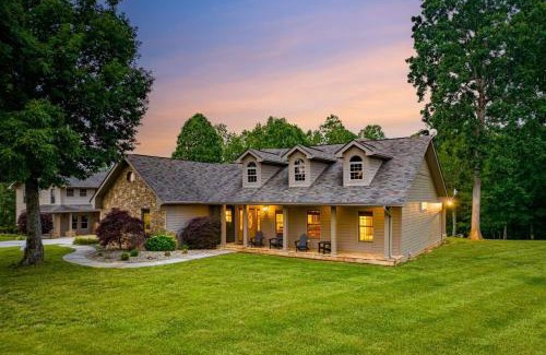 Sevierville Apartment | Ultimate Smoky Escape W Fun Games Hot tub & more