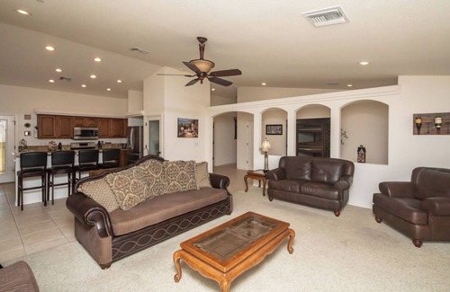 Sunridge Estates House | Ultimate Sunridge Estates Large Family Getaway! 6 Minutes to Lake Mohave!