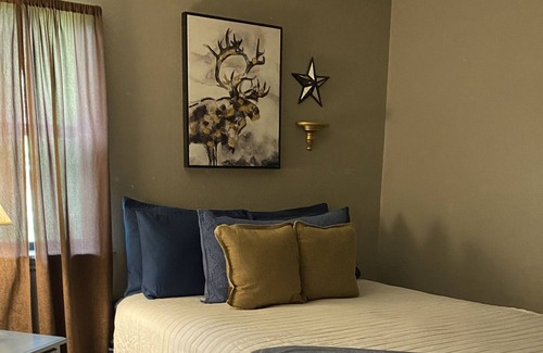 Smithville House | Ultimate vacation house. Sleeping up to 8 people.