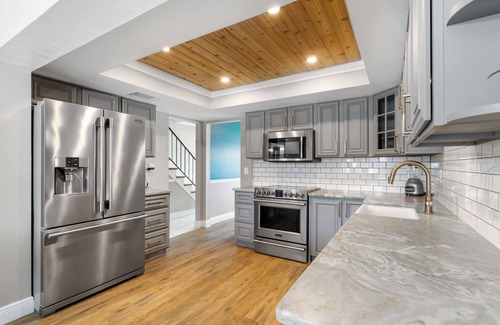 Bay Crest Park House | Ultimate Waterfront Oasis w/Heated Pool & Boat Dock