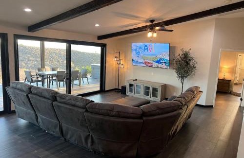 Temecula House | Ultimate Winery Getaway With Spa And Amazing Hilltop View
