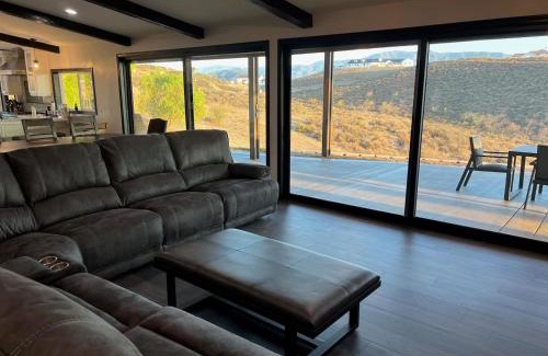 Temecula House | Ultimate Winery Getaway With Spa And Amazing Hilltop View