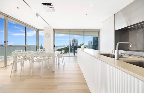 Broadbeach Hotel | ULTIQA Air On Broadbeach