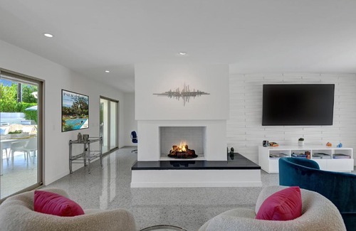 Deep Well Ranch House | Ultra-Chic LUXE Mid-Century Estate- Resort Like Pool, Spa, Firepit, Outdoor Kitchen 3BED/3BATH