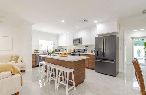 Nassau Villa | Ultra Comfort Bahamas Villa Getaway w/Private Pool, BBQ, PoolBar, Outdoor Dining