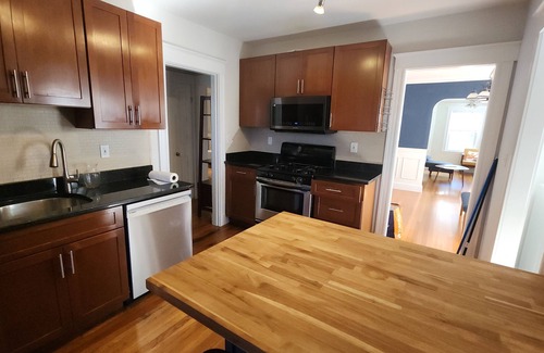 Dorchester Apartment | Ultra Conv. and Spacious 3-bedroom apartment in beautiful Boston with WiFi, AC