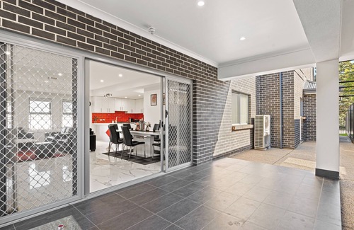 Clearview House | Ultra Luxury Mansion Near CBD