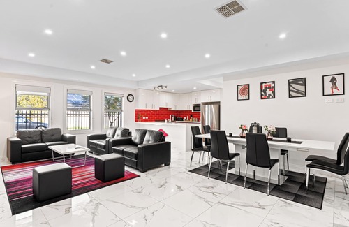 Clearview House | Ultra Luxury Mansion Near CBD