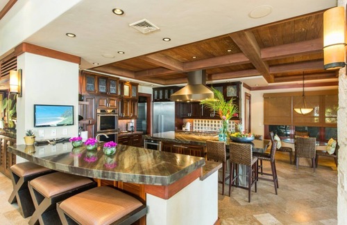 Kahala House | Ultra Luxury Oceanfront 8 BD 8.5 BA Pool & Hot Tub in Diamond Head