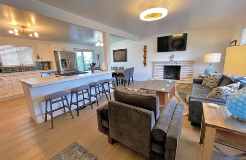 Millcreek House | Ultra Modern 7-bedroom House in a Quiet Neighborhood