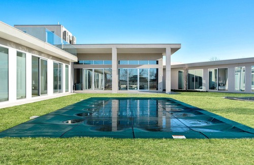 Cutchogue House | Ultra Modern North Fork Estate Walking Distance to Vineyards and Beach!