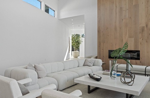 Cutchogue House | Ultra Modern North Fork Estate Walking Distance to Vineyards and Beach!