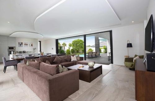 Choeng Thale Villa | Ultra-Modern Tropical Pool Villa