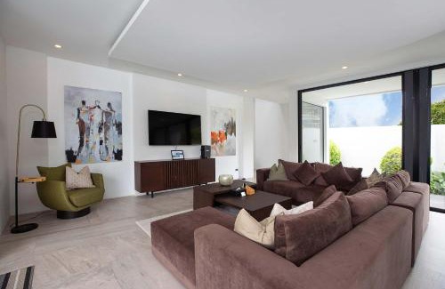 Choeng Thale Villa | Ultra-Modern Tropical Pool Villa