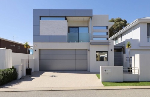 Beaconsfield Villa | Ultra Modern Villa Walk To The Beach