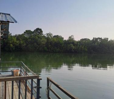 Gua Ski Chalet | UmAb Rakit Stay Raft House