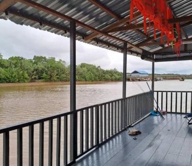 Gua Ski Chalet | UmAb Rakit Stay Raft House