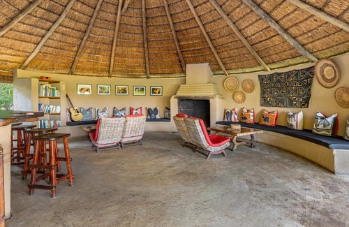 Thorny Bush Game Reserve Cabin | Umlani Bushcamp - Lodge
