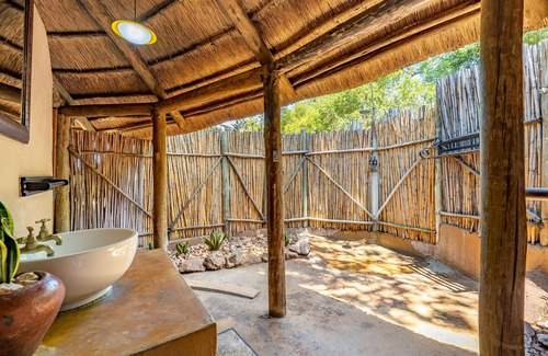 Thorny Bush Game Reserve Cabin | Umlani Bushcamp - Lodge