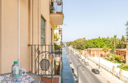 Corso dei Mille - Sant'Erasmo Apartment | Un balcone sull'Orto Botanico by Wonderful Italy