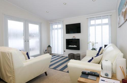 Mynytho House | Un Diwrnod One Day The Warren T22